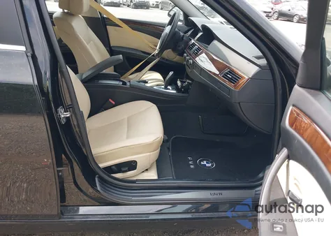 2010 BMW 528I xDrive z USA, uszkodzony, nr VIN WBANV1C57AC446082